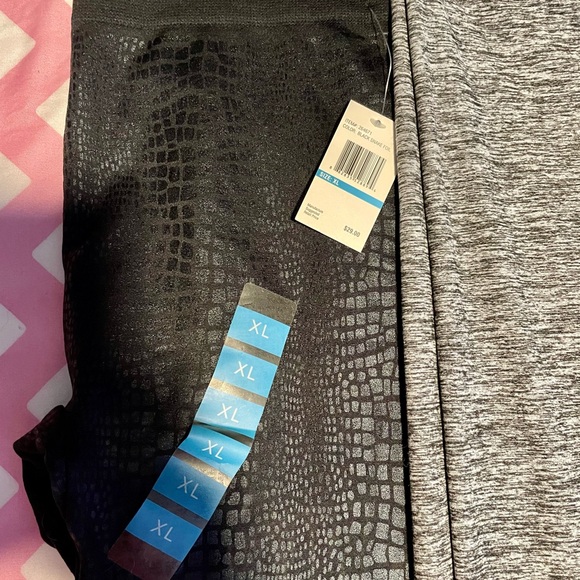5 PAIRS OF LEGGINGS XL - Picture 2 of 10